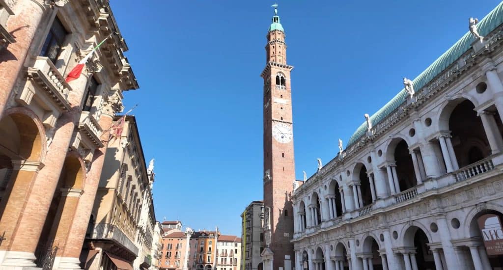 Vicenza: Andrea Palladio A Monumentální Renesanční Architektura 1 Vicenza: Andrea Palladio a monumentální renesanční architektura 1
